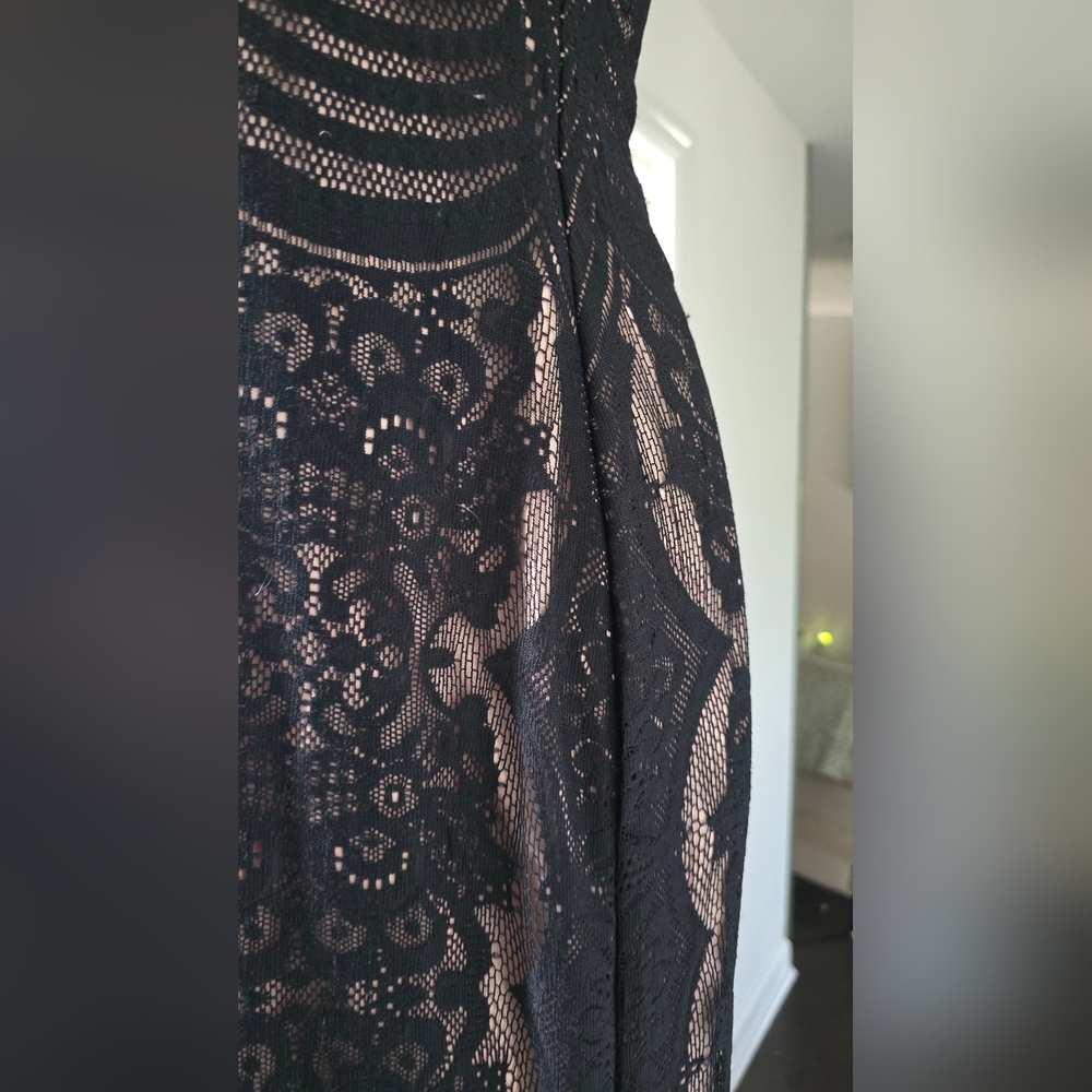 Morgan & Co. Elegant Black Lace Halter Dress - Picture 8 of 9